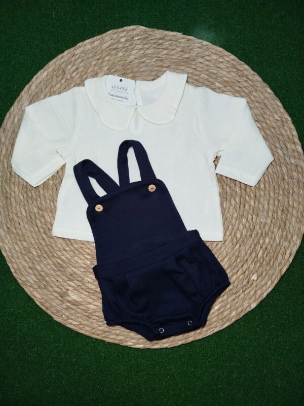 Conjunto niña camisa bambula y cubrepañal gris flores - Imagen 4