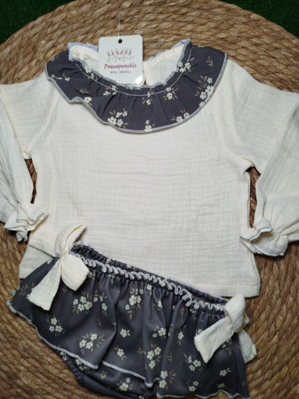 Conjunto niña camisa bambula y cubrepañal gris flores - Imagen 3