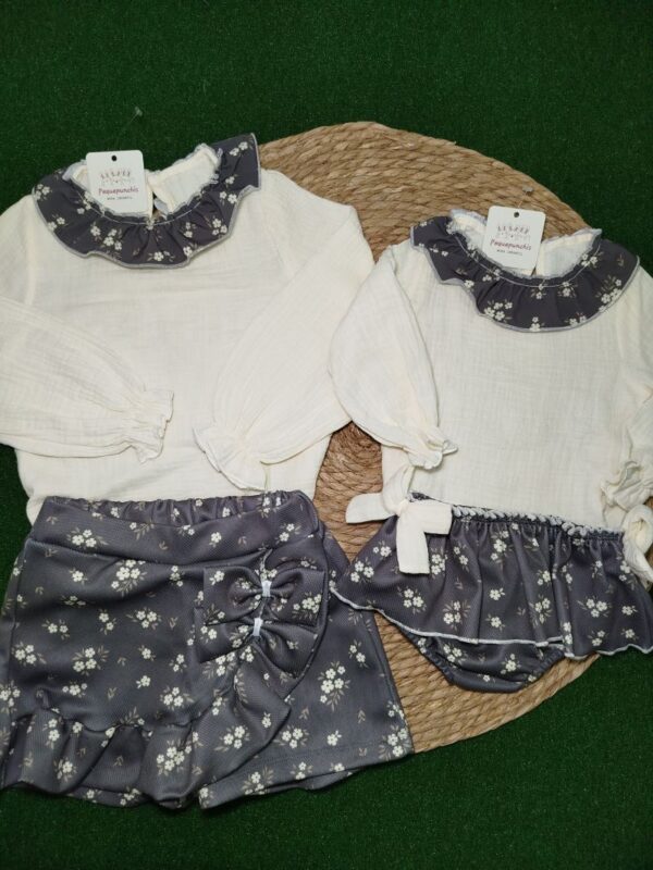 Conjunto niña camisa bambula y cubrepañal gris flores - Imagen 2